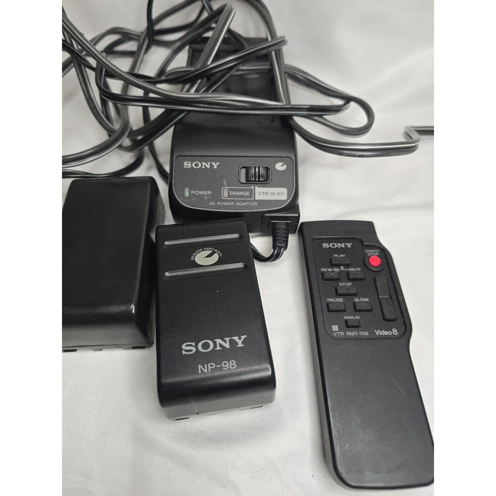 Sony Handycam Model #CCD-TR96 30x Zoom Tested Works with Bag